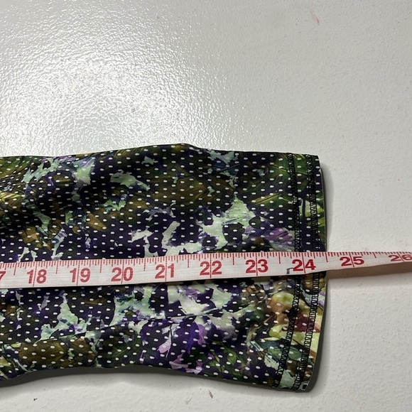 NWT Lululemon Run: Top Speed Crop Full-On Luxtreme
Floral Sport Blue Multi Black - Picture 11 of 12